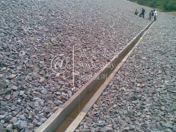 安巖物聯(lián)施工現(xiàn)場(chǎng)：遼寧省沈陽(yáng)市新賓縣紅升水庫(kù)大壩安全監(jiān)測(cè)儀器安裝