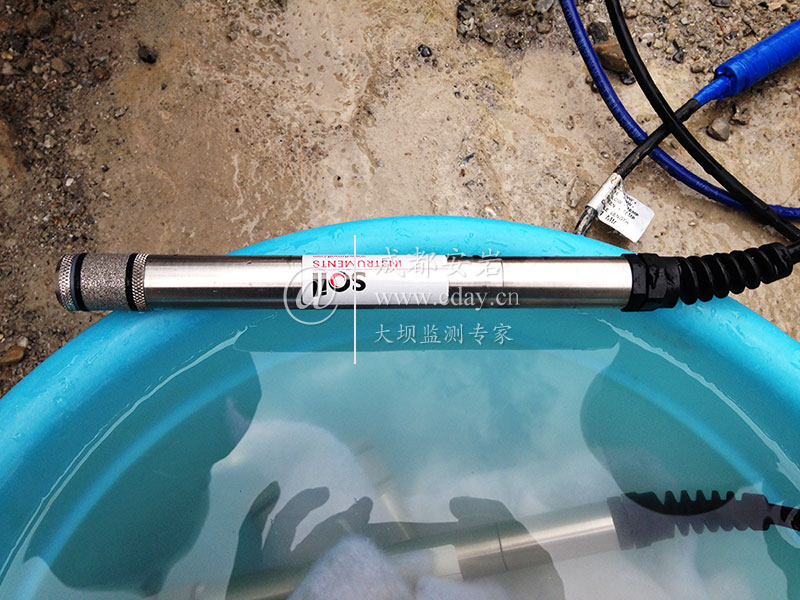 安巖物聯(lián)施工現(xiàn)場(chǎng)：甘肅隴南成縣磨壩峽水庫(kù)大壩進(jìn)口滲壓計(jì)安裝